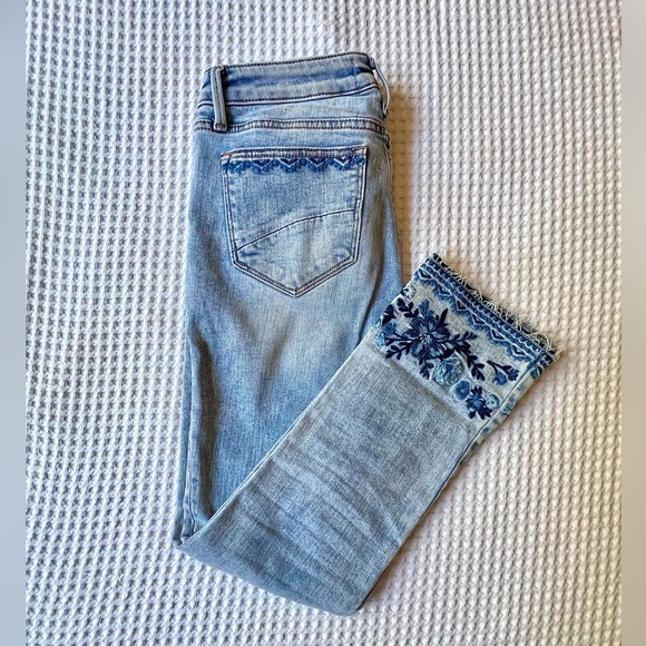 Driftwood Colette embroidered jeans from Sundance. Size 26. - Picture 2 of 5